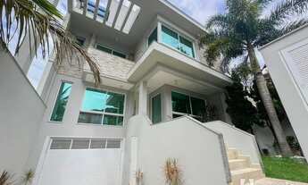 Imagem: Casa com elevador e 5 suítes na Praia Brava