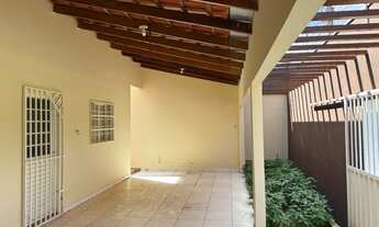 Imagem 4: CASA PÚBLICA, 3 QUARTOS, SEMI-MOBILIADO, REGIÃO 3 BARRAS E JAMIL, C/ CHURRASQUEIRA, PORTÃO