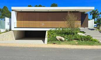 Imagem 2: A casa conta com 434m2 de área construída, mas com um aproveitamento total dos 1.012m2 do