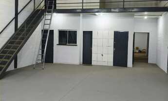 Imagem 2: Oportunidade Única: Galpão 120m² + Apartamento na Av. Atlântica - Próximo ao Fórum