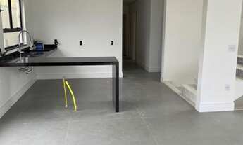 Imagem 3: Casa de condomínio sobrado para venda possui 239 metros quadrados com 4 quartos