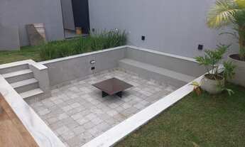 Imagem 2: Lindíssima casa em condomínio com piscina com cascata, espaço grill e espaço fogueira