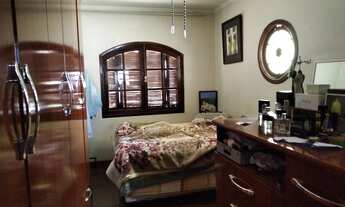 Imagem 2: Sobrado com 291 m², 4 dorms, 03 salas, edícula com cozinha, 2 salas, banheiro e área de se