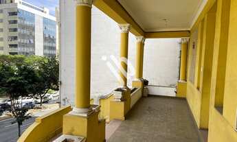 Imagem 2: Lourdes Casarão clássico com 450 m²