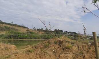 Imagem 2: Fazenda para pecuária, rica em água