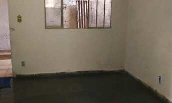 Imagem 2: Aluga casa de 2 quartos,sala cozinha banheiro Açude 4 volta redonda. 600reais