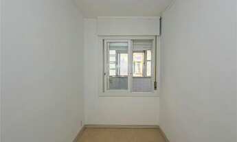 Imagem 2: Apartamento 2 dormitórios, cozinha mobiliada, área de serviço, sala ampla com sacada, quar