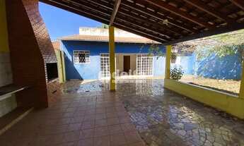 Imagem 2: Casa para aluguel, 4 quartos, 2 suítes, 2 vagas, Cidade Jardim - Uberlândia/MG