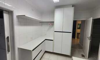 Imagem 7: Linda Casa no Centro de Alphaville com 4 Suítes + Linda Área de Lazer com Piscina e Churra