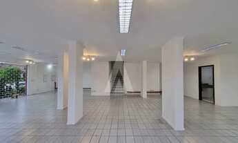 Imagem 2: Loja comercial com 4 salas, cozinha, 4 lavabos e estacionamento frontal no bairro América