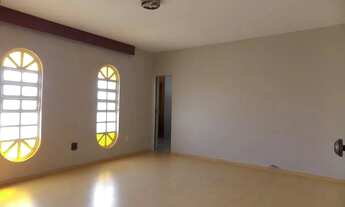 Imagem 3: Guará I QE 03, Sobrado Grande, Vazado, Ventilado e Muito Bem Localizado, 3 Suítes + 1 quar