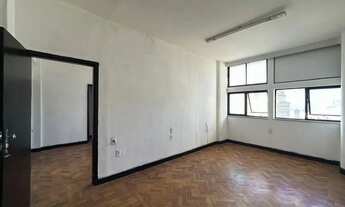 Imagem 7: Conjunto composto por 3 salas comerciais, com área total de 60 m² interligadas com ambient