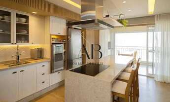 Imagem 7: Amplo Apartamento com 2 Suítes, Vista Livre e Acabamento de Alto Padrão no Centro!