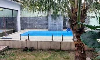 Imagem: Casa com amplo terreno em via principal!