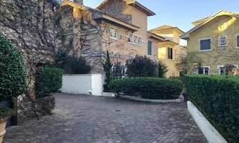 Imagem 2: Casa de condomínio em rua fechada