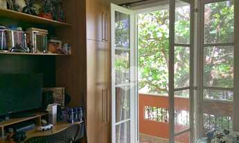 Imagem 2: Apartamento com sala, 2 quartos (1 com varanda), dependência completa, 61 m² por R$ 360.00