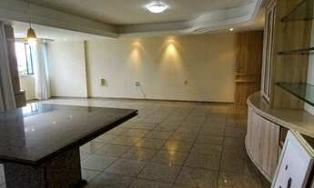 Imagem 2: Apartamento para aluguel e venda tem 204 metros quadrados com 4 quartos