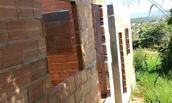 Imagem: Venda de um terreno com 2 kitnet no ponto