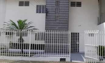 Imagem 2: Casa para venda tem 150 metros quadrados com 4 quartos em Centro - Maceió - AL