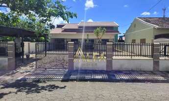 Imagem 3: Casa com quatro quartos próxima ao mar