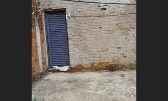 Imagem: Vende-se casa de meio terreno!