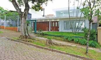 Imagem 3: Casa de três dormitórios, suíte e duas vagas de garagem no bairro Chácara das Pedras em Po