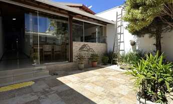 Imagem 3: CASA À VENDA 180m² COM 3 QUARTOS,1 SUITE, ÁREA GOURMET,2 VAGAS, NO BAIRRO JARDIM BRASILIA