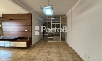 Imagem 3: Amplo Apartamento com Sacada e Ar-Condicionado