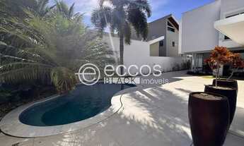 Imagem 3: Casa em condomínio para aluguel, 4 quartos, 4 suítes, 2 vagas, Jardim Karaíba - Uberlândia