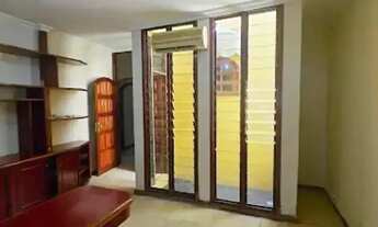 Imagem 4: CASA NO CONDOMÍNIO DOS ADVOGADOS, 250m2 , 2 SUÍTES COM CLOSET, VARANDA, PISCINA, JARDIM