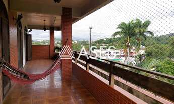 Imagem 2: BAIXOU!Ampla casa no Condomínio Village Pendotiba, 4 quartos em meio à natureza!