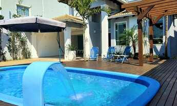 Imagem 2: Casa para aluguel possui 200 metros quadrados com 4 quartos em Praia de Mariscal - Bombinh