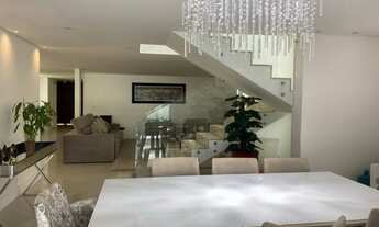 Imagem 2: Casa de condomínio para aluguel possui 340 metros quadrados com 4 quartos