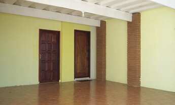 Imagem 2: Centro- Casa 153m2: 2D, 2 Banheiro; Armários na Cozinha; 3 Vagas; Quintal