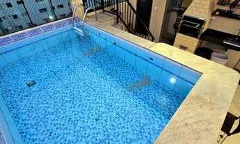 Imagem 4: 4 SUÍTES! PISCINA PRIVATIVA! 220M²! ELEVADOR ACESSA AMBOS OS PAVIMENTOS! CHURRASQUEIRA!