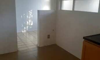 Imagem 3: L1237 Ótimo Apartamento 2 Dormitórios, Dep. Empregada, Frente, Elevador, Box Coberto Próx