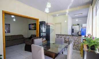 Imagem 3: Casa Aconchegante no Bairro Patronato Conforto, Economia e Localização Estratégica