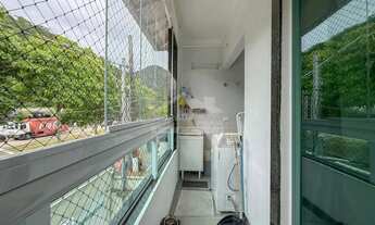 Imagem 5: Casa Sobreposta no Canto do Forte ? 83m² com Planta Versátil e Vista para a Reserva