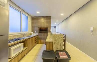 Imagem 2: Apartamento de 2 quartos com suíte, 2 salas e 2 vagas de garagem no Partenon, Porto Alegre