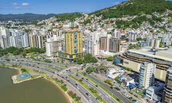 Imagem 7: Luz natural, 5 quartos e localização imbatível. Conheça este imóvel único!