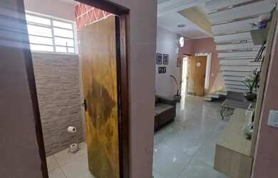 Imagem 3: Lindo sobrado próximo ao centro de pindamonhangaba-sp com 4 suítes com closets