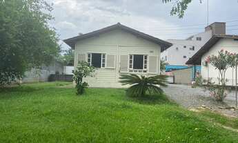 Imagem 1: Casa com excelente terreno para empreendimento