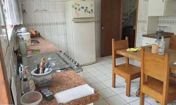 Imagem 5: Sobrado para aluguel e venda possui 230 metros quadrados com 3 quartos