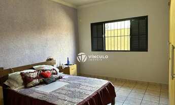 Imagem 7: Casa com 3 dormitórios para alugar, 216 m² por R$ 2.453,07/mês - Lourdes - Uberaba/MG