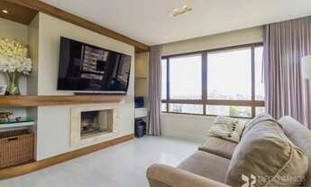 Imagem 2: Apartamento para venda possui 182 metros quadrados com 3 quartos em Petrópolis - Porto Ale