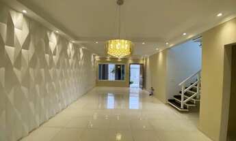 Imagem: Lindíssimo sobrado em via pública no Parque