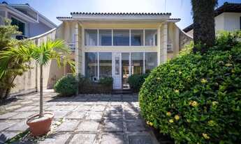 Imagem 5: Casa para venda tem 450 metros quadrados com 4 quartos