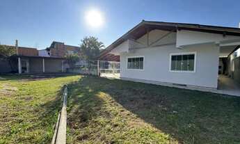 Imagem 3: Terreno com 773m² com 2 casa e piscina no bairro Ingleses