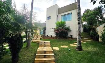 Imagem 3: Residência de Alto Padrão à Venda no Alphaville 4 Quartos, Lazer e Vista para a Natureza