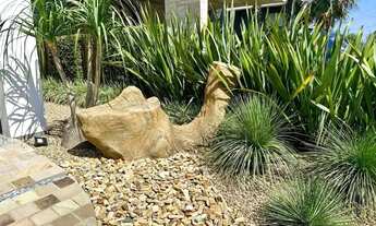 Imagem 4: Casa mobiliada e decorada com piscina e 04 suítes á venda no Condomínio Malibu beach Resid